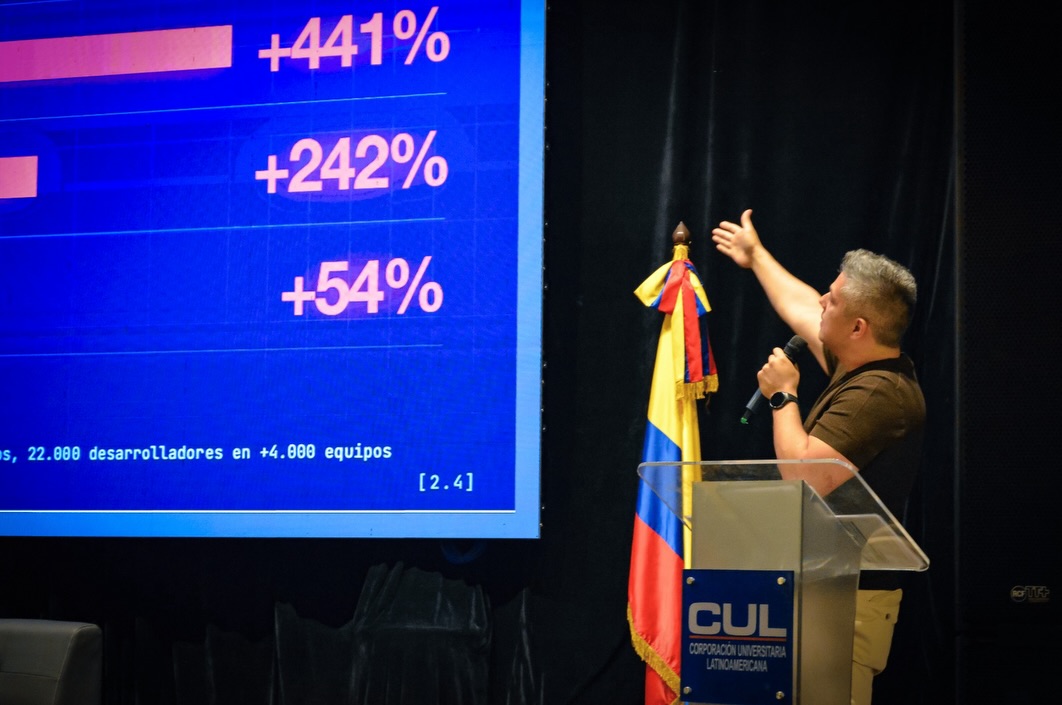 "Beyond the Prompt" talk by Webi Framework at Corporación Universitaria Latinoamericana, Barranquilla — photo 4