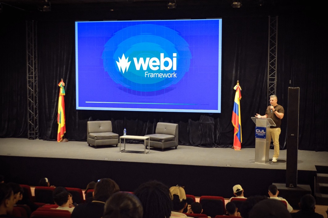 "Beyond the Prompt" talk by Webi Framework at Corporación Universitaria Latinoamericana, Barranquilla — photo 2